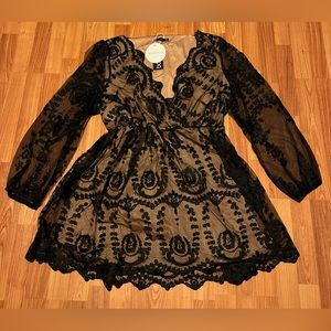 Short, long sleeve, lace black & tan dress